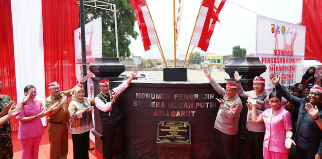 Di Garut Kapolda Bersama Gubernur Jabar Tinjau Vaksinasi Serentak Dan